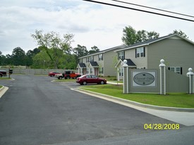 Pinecreek Villas Apartments