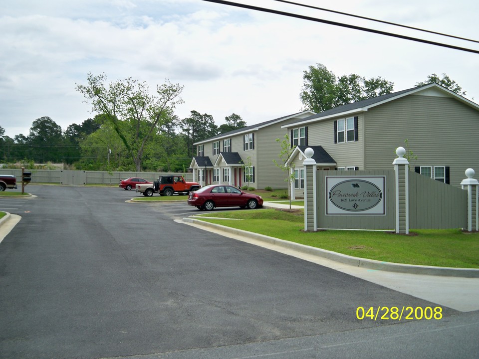 Pinecreek Villas Apartments in Tifton, GA - Building Photo