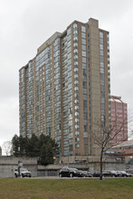 Enfield Place in Mississauga, ON - Building Photo - Building Photo