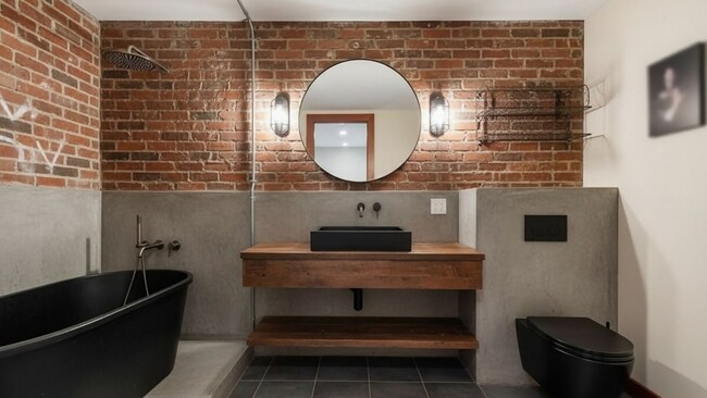 13825 31st Dr, Unit 4e in Flushing, NY - Foto de edificio - Building Photo