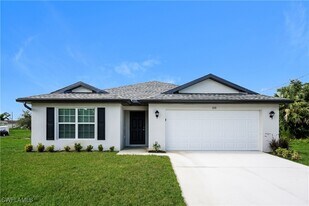 1218 Beaver St E in Lehigh Acres, FL - Building Photo