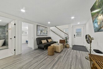 260 E Driftwood Shores Rd in Camano, WA - Building Photo - Building Photo