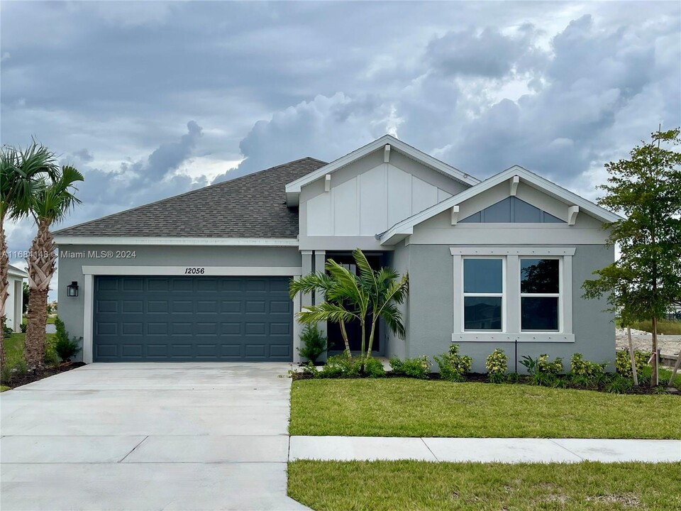 12056 SW Pietra Wy in Port St. Lucie, FL - Building Photo