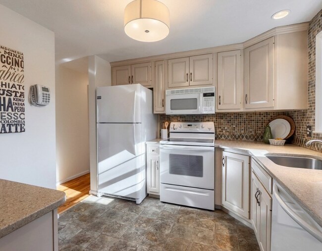 438 Old Bedford Rd in Concord, MA - Foto de edificio - Building Photo