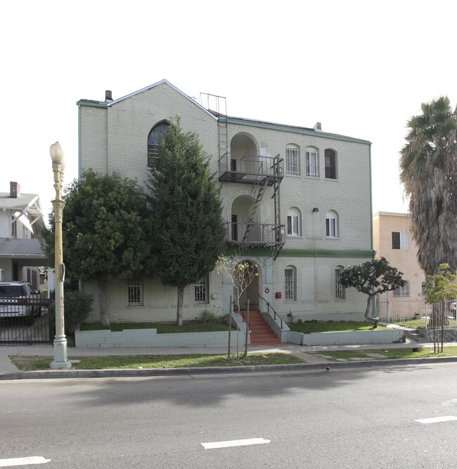 142 N Rampart Blvd in Los Angeles, CA - Building Photo - Building Photo