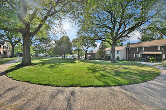 Richfield Village Apartments in Clifton, NJ - Building Photo - Building Photo