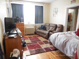 228 Kelton St in Boston, MA - Building Photo