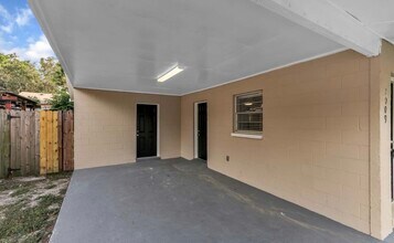 2002 E Humphrey St in Tampa, FL - Building Photo - Building Photo