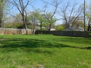 2021 Stratford Rd in Lawrence, KS - Building Photo - Building Photo