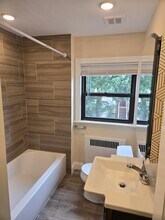 65 Henry Ave-Unit -A in Palisades Park, NJ - Foto de edificio - Building Photo