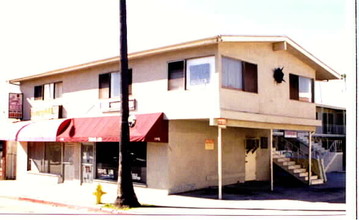 1941-1945 Hillhurst Ave in Los Angeles, CA - Foto de edificio - Building Photo