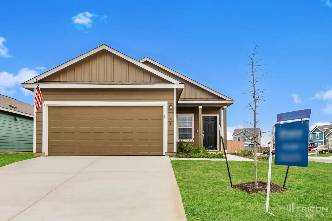 108 Mica Trl in Maxwell, TX - Building Photo