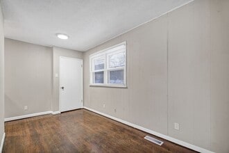9725 Medford Dr in St. Louis, MO - Building Photo - Building Photo