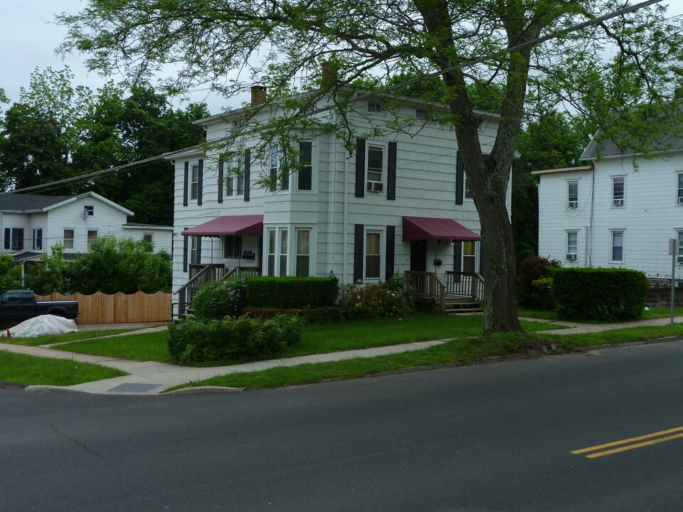 35 Division St, Unit 2 in Danbury, CT - Foto de edificio