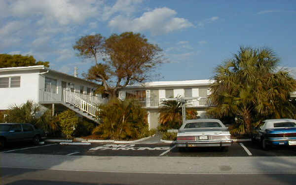 Middle River Apartments in Fort Lauderdale, FL - Building Photo - Building Photo