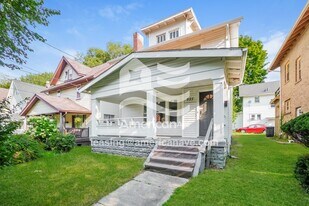 985 Delia Ave in Akron, OH - Building Photo