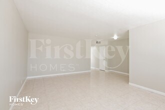 825 Antigua St in Las Vegas, NV - Foto de edificio - Building Photo