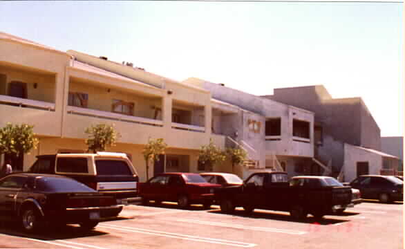 12370 Osborne Pl in Pacoima, CA - Building Photo