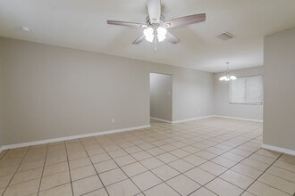 239 Holiday Ln in Winter Springs, FL - Building Photo - Building Photo