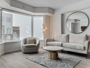 55 Avenue Rd, Unit SI ID1495832P in Toronto, ON - Building Photo - Building Photo