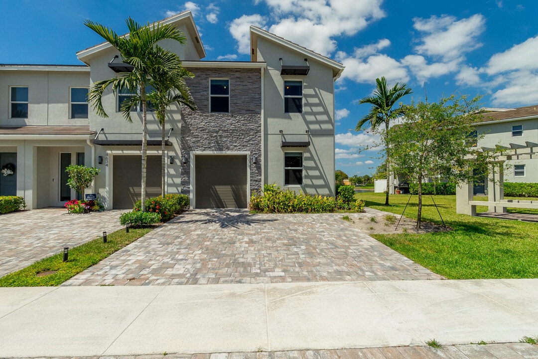 8618 Via Mar Via in Lake Worth, FL - Building Photo