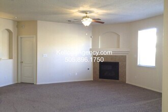 1631 Calle de Roja Dr SE in Rio Rancho, NM - Building Photo - Building Photo
