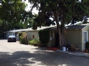 Robin Street Apartments in San Leandro, CA - Building Photo - Building Photo