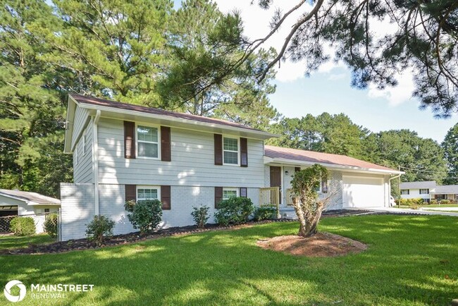 101 Crystal River Dr in Riverdale, GA - Building Photo - Building Photo