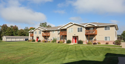 Golf View in Waupaca, WI - Building Photo - Building Photo