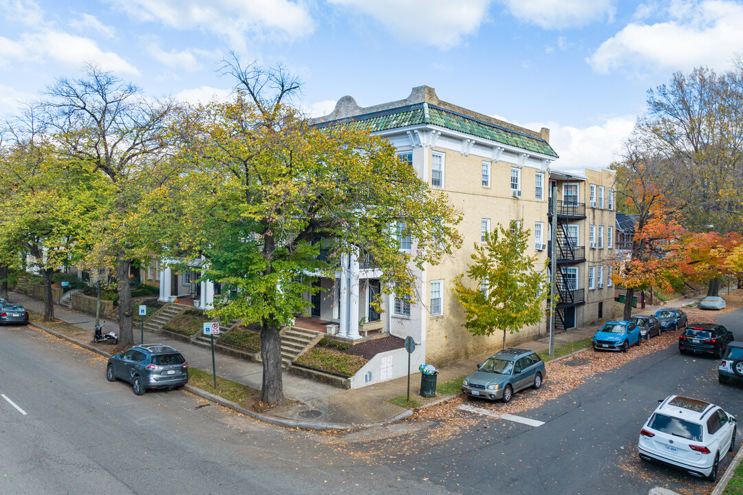 South Arthur in Richmond, VA - Building Photo