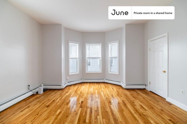 Private bedroom in 3 bed/1 bath Home in Boston, MA - Foto de edificio - Building Photo