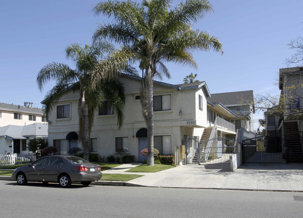 9500 Hindry Pl in Los Angeles, CA - Foto de edificio