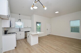 405 Clearwater St in Houston, TX - Building Photo - Building Photo