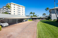 Harborside Gardens in Naples, FL - Foto de edificio - Building Photo