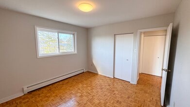 60 Doon Rd in Kitchener, ON - Building Photo - Building Photo