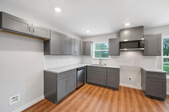 8217 Crestview Dr, Unit A in Houston, TX - Building Photo - Building Photo