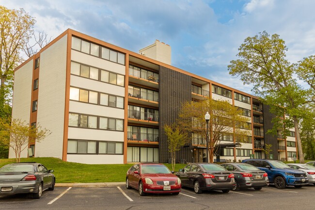 Flora Park in Baltimore, MD - Foto de edificio - Building Photo