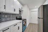 2437 Garfield St, Unit 1 in Hollywood, FL - Building Photo - Building Photo