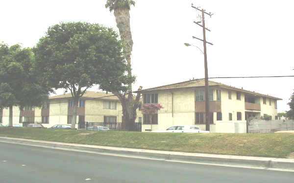 421 W Rosecrans Ave in Compton, CA - Building Photo - Building Photo