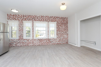 The Eleanor Apartments in Los Angeles, CA - Building Photo - Interior Photo