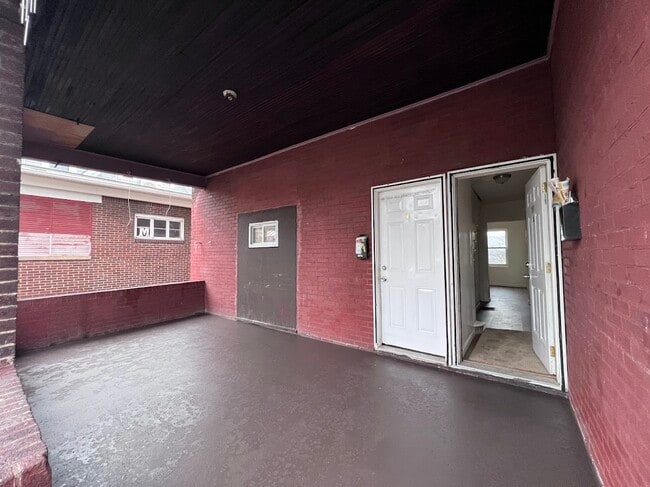 207 E 10th Ave, Unit A in Homestead, PA - Foto de edificio - Building Photo