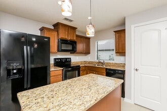 4465 Caicos Dr in Tavares, FL - Building Photo - Building Photo