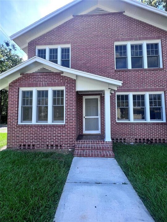 302 NW 2 Ave in Gainesville, FL - Building Photo