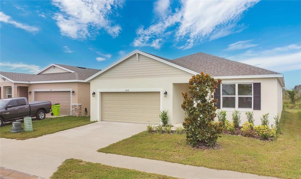 1838 Blue Lagoon Cir, Unit 401 in Mascotte, FL - Building Photo