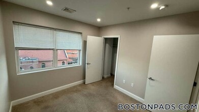 75 S Main St, Unit 514 in Attleboro, MA - Foto de edificio - Building Photo