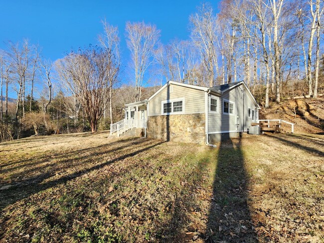 39 Summer Haven Rd in Swannanoa, NC - Building Photo - Building Photo