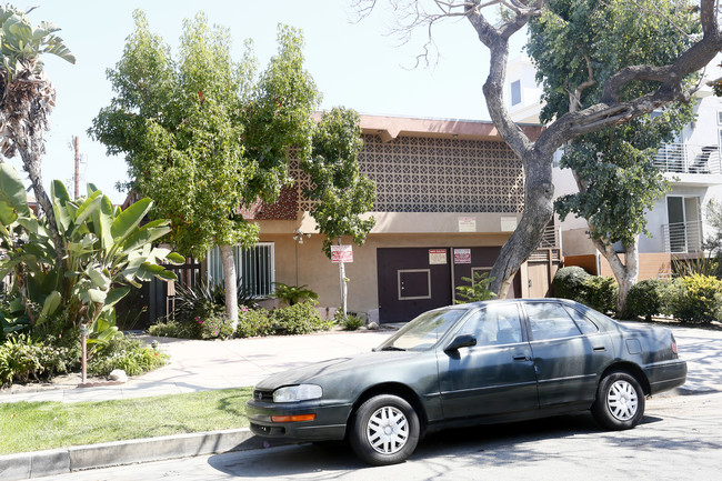 3626 Mentone Ave in Los Angeles, CA - Foto de edificio - Building Photo