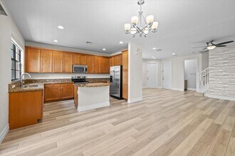 10845 NW 74th Dr in Parkland, FL - Foto de edificio - Building Photo