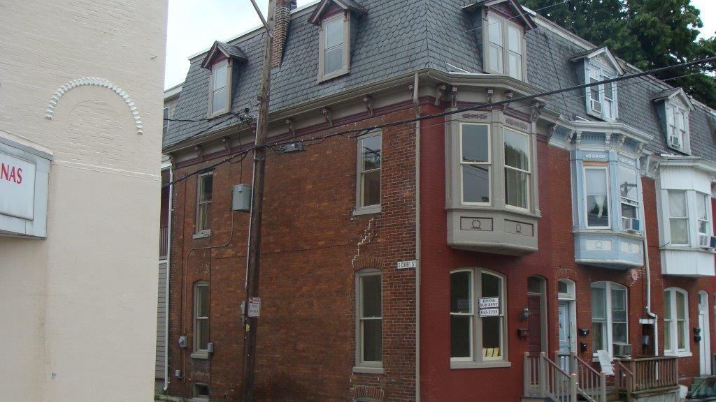 28 E Jackson St in York, PA - Building Photo