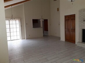 1133 Ashby St in Seguin, TX - Building Photo - Building Photo